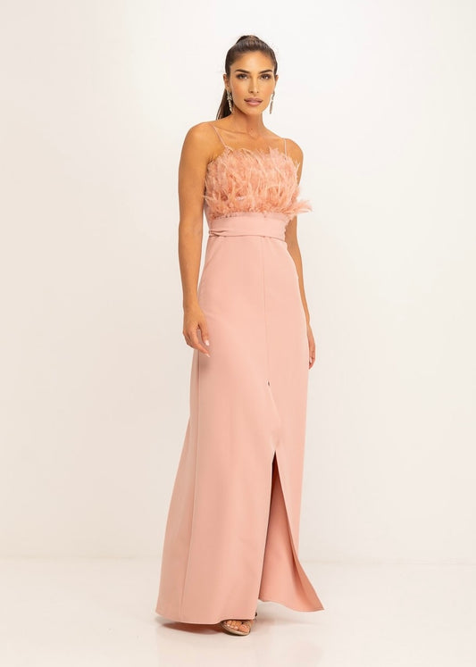 Vestido longo rosa com plumas e cinto