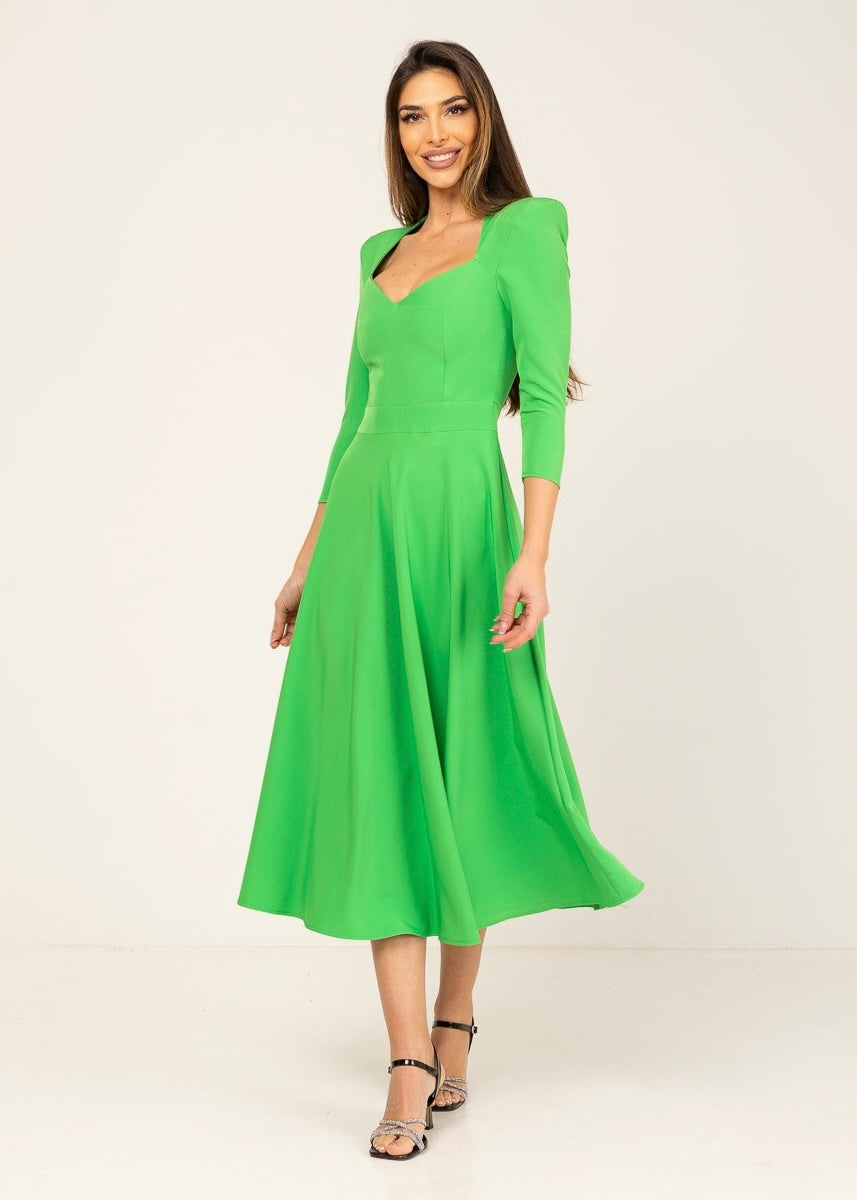 Vestido midi verde decote em coração com ombreiras