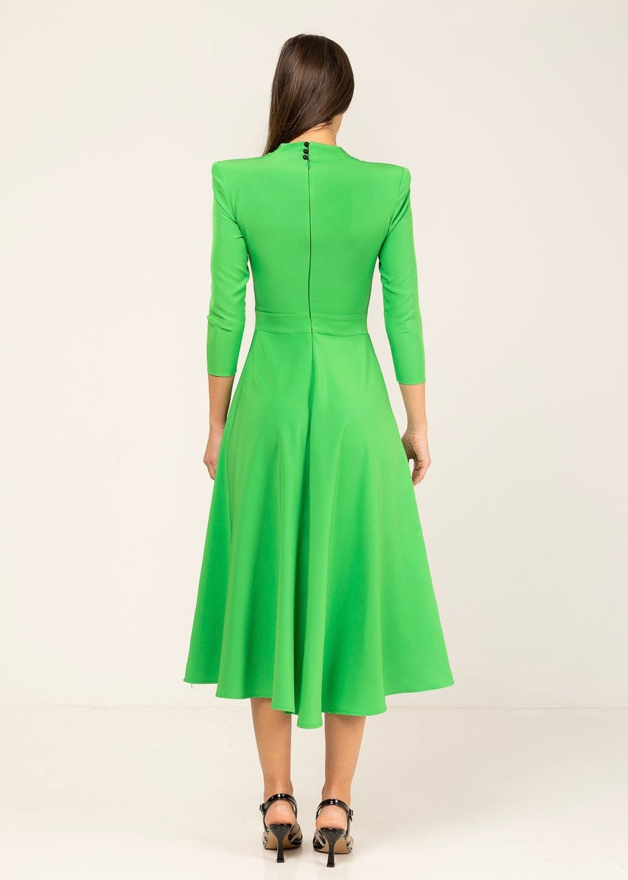 Vestido midi verde decote em coração com ombreiras